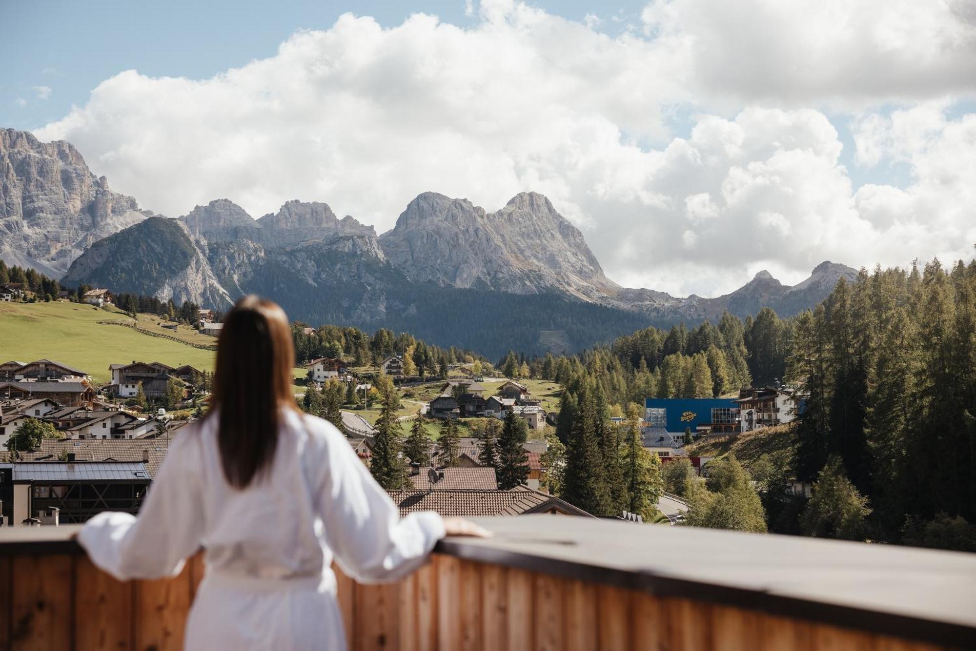 Lagacio Hotel Mountain Residence San Cassiano  Esterno foto