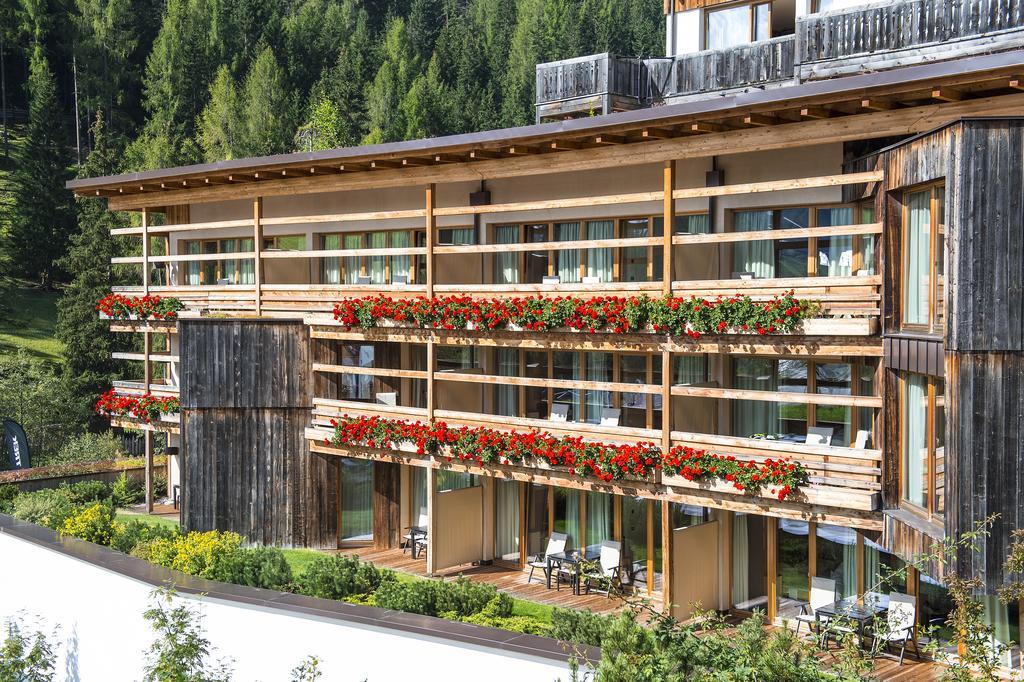 Lagacio Hotel Mountain Residence San Cassiano  Esterno foto